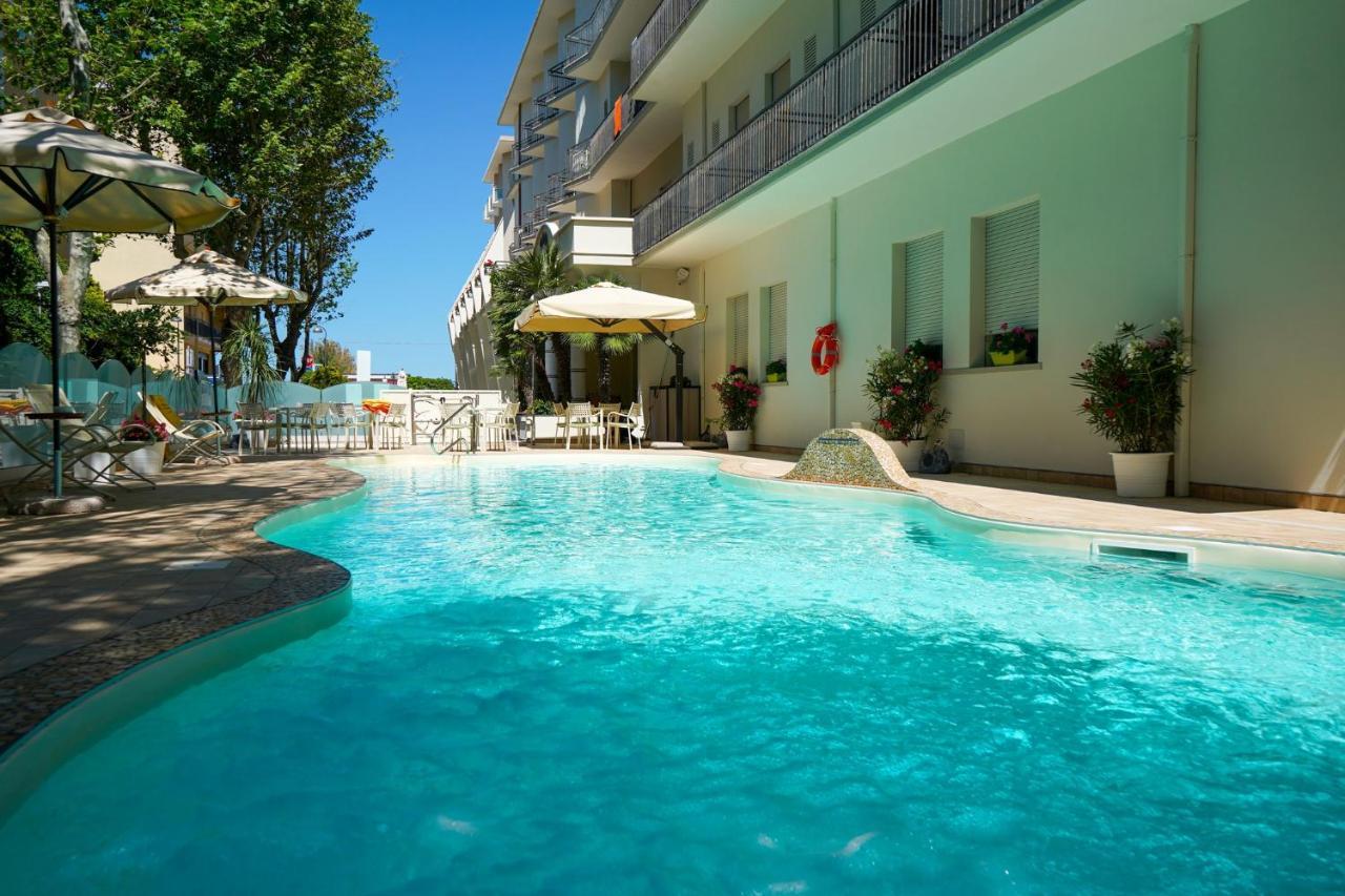 Hotel Pineta Белларія-Іджеа-Марина Екстер'єр фото