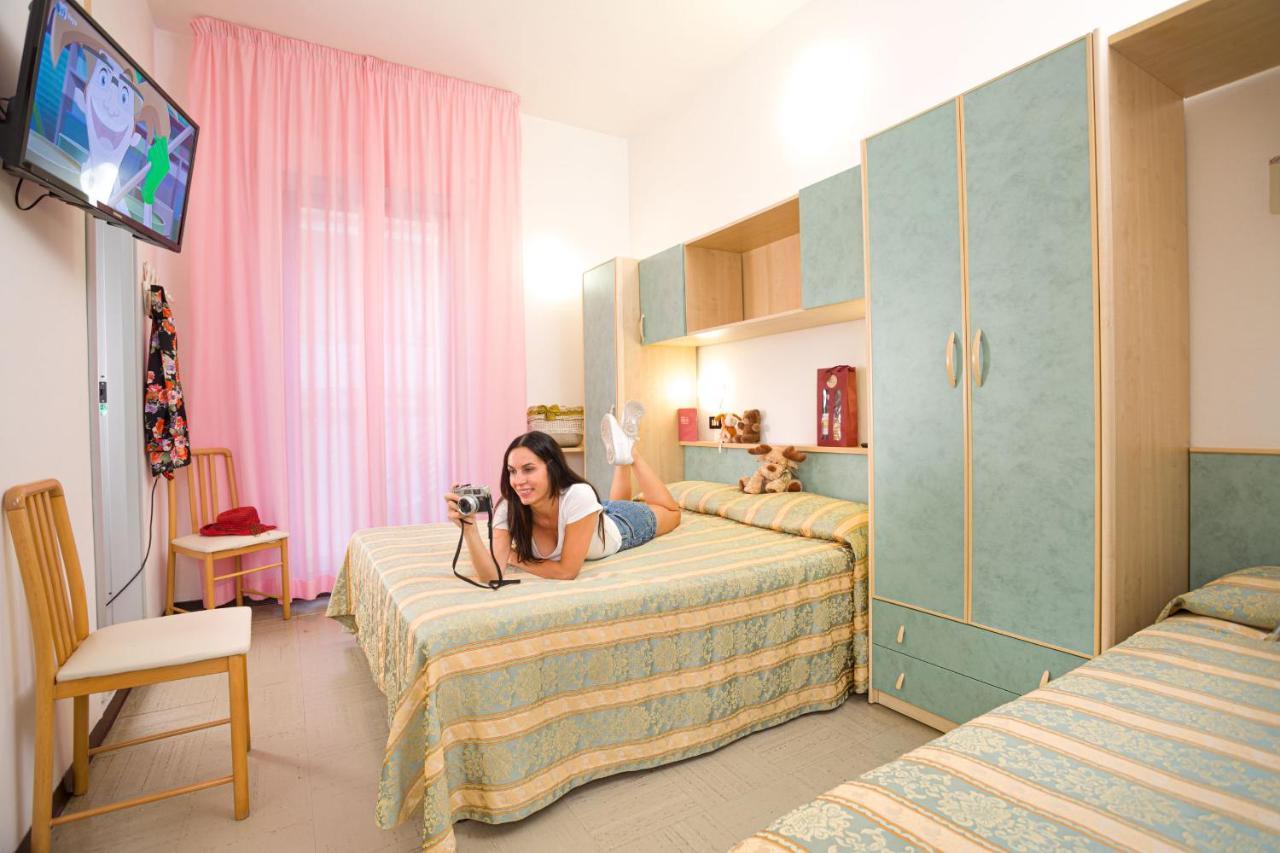 Hotel Pineta Белларія-Іджеа-Марина Екстер'єр фото