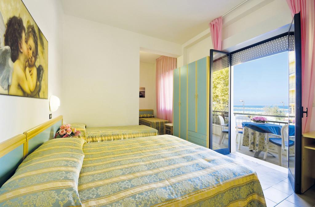 Hotel Pineta Белларія-Іджеа-Марина Номер фото
