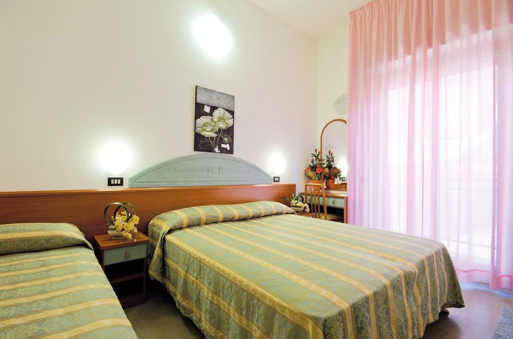 Hotel Pineta Белларія-Іджеа-Марина Номер фото