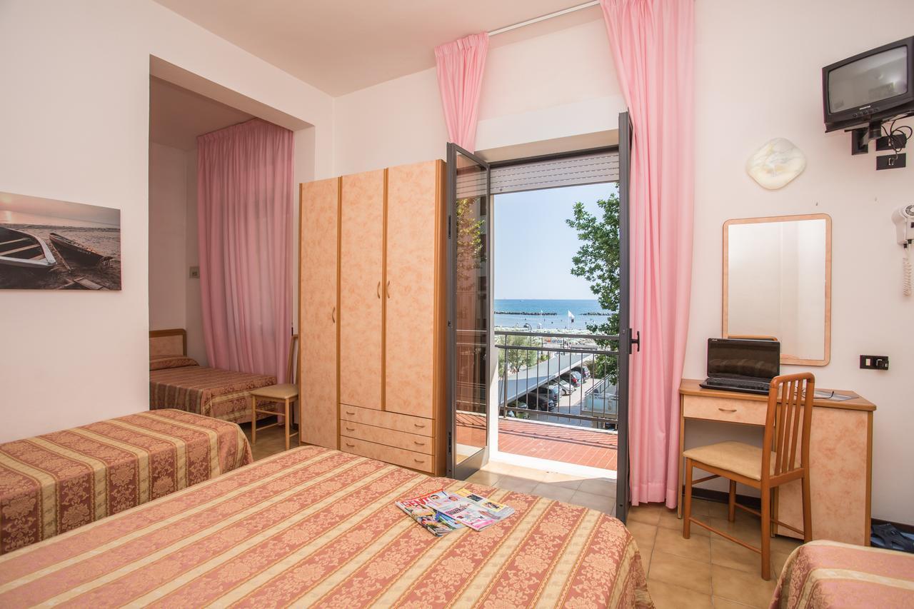 Hotel Pineta Белларія-Іджеа-Марина Екстер'єр фото