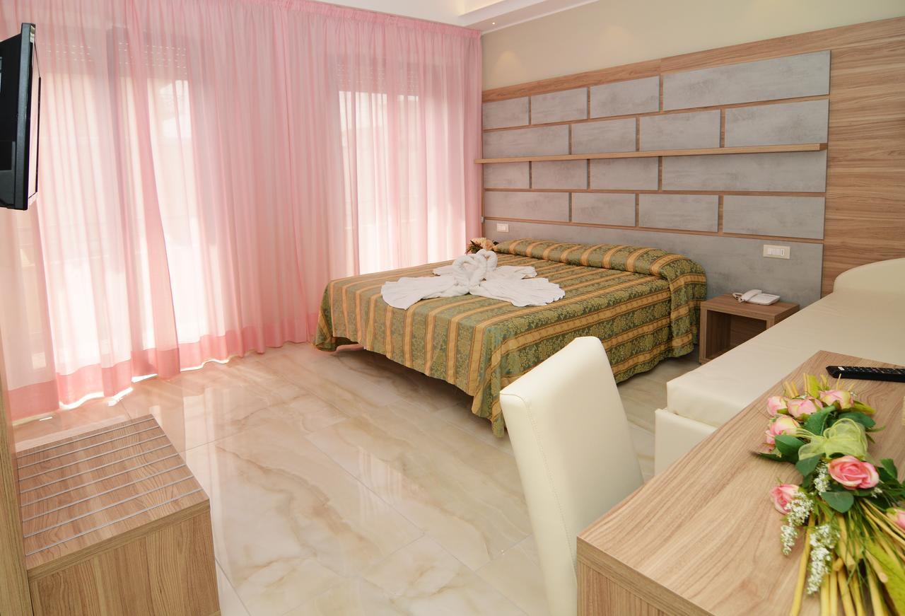 Hotel Pineta Белларія-Іджеа-Марина Екстер'єр фото