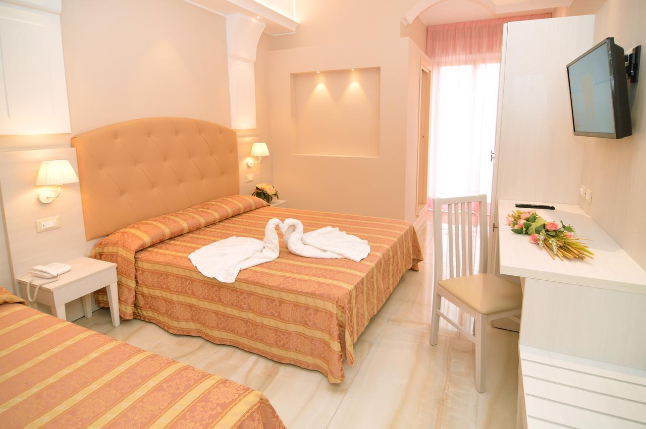 Hotel Pineta Белларія-Іджеа-Марина Екстер'єр фото