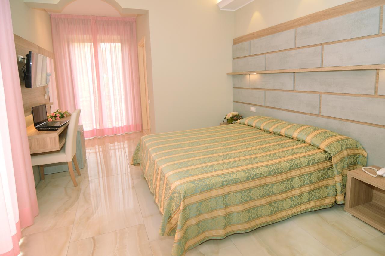 Hotel Pineta Белларія-Іджеа-Марина Екстер'єр фото