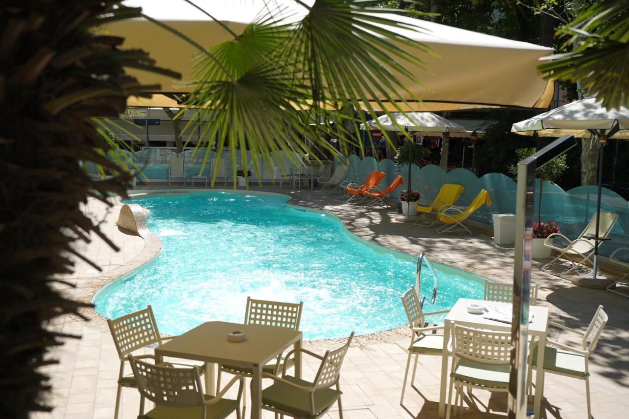 Hotel Pineta Белларія-Іджеа-Марина Екстер'єр фото